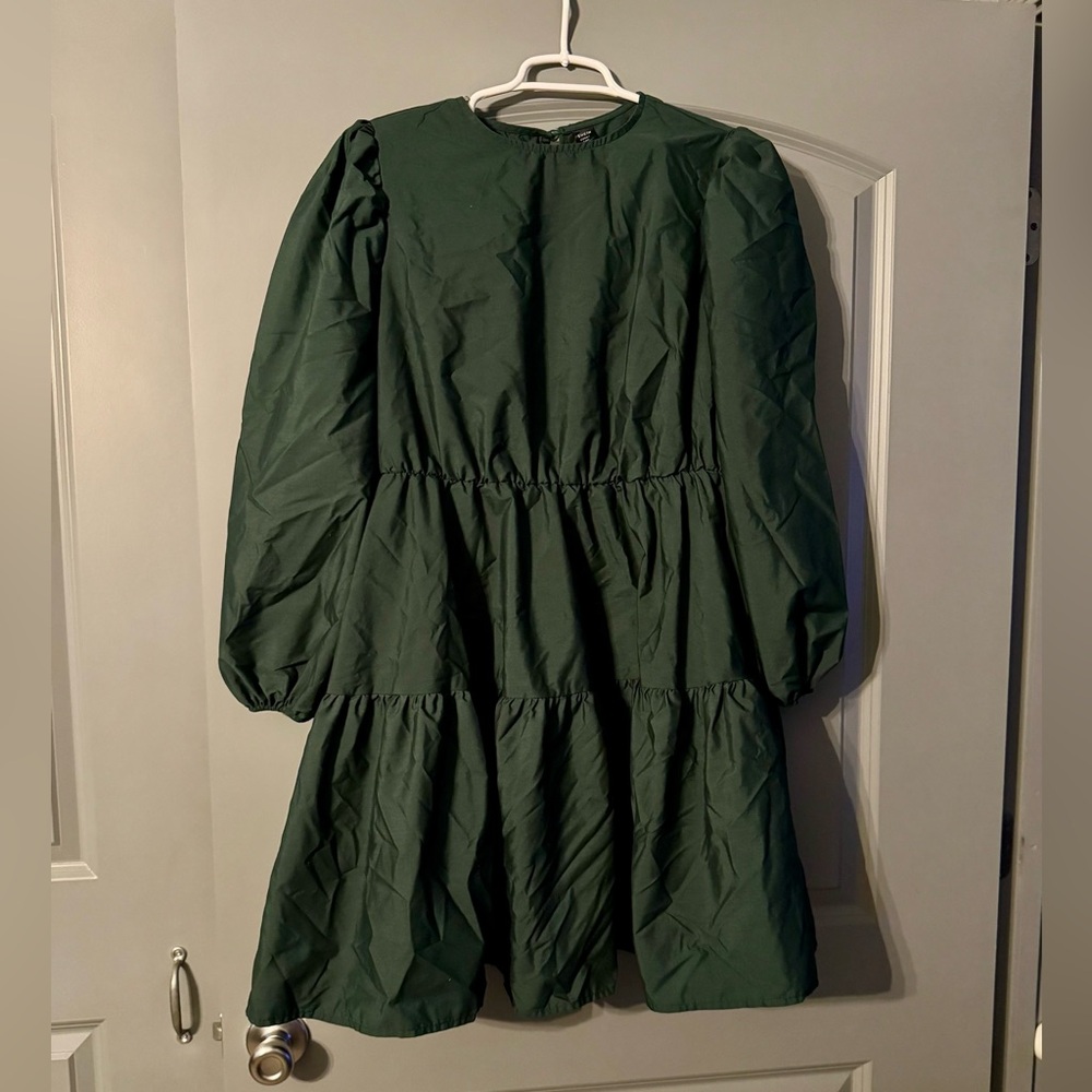 Green long sleeve dress
